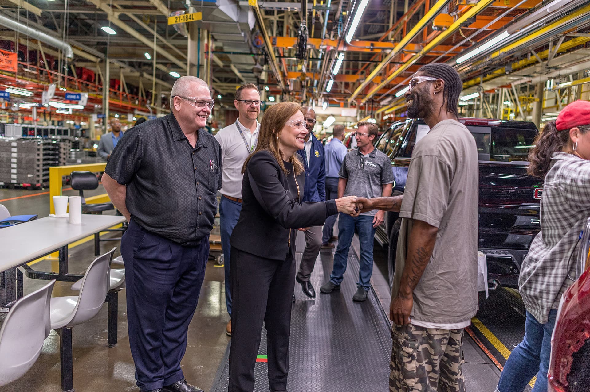 Mary Barra shaking hands with a manufacturing employee during a visit to GM’s Fort Wayne assembly plant